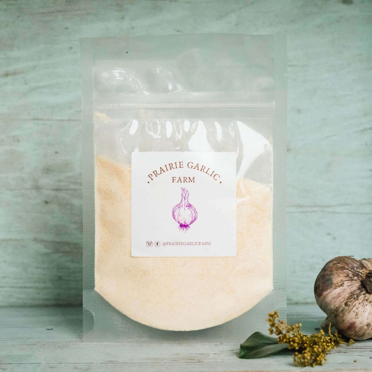 farm fresh local organic garlic powder, dried and blended pure cooking garlic powder